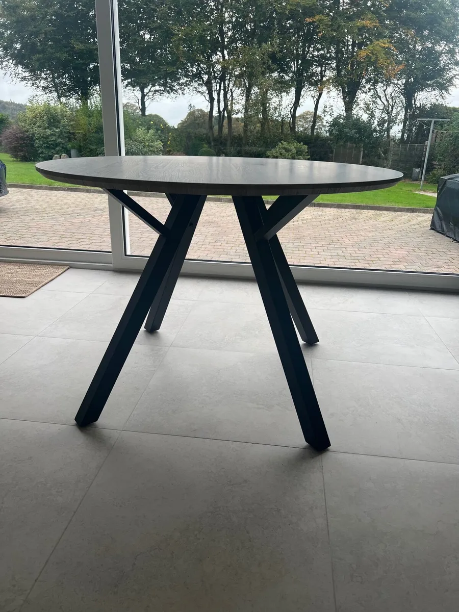 Round Dining/Kitchen Table - Image 1