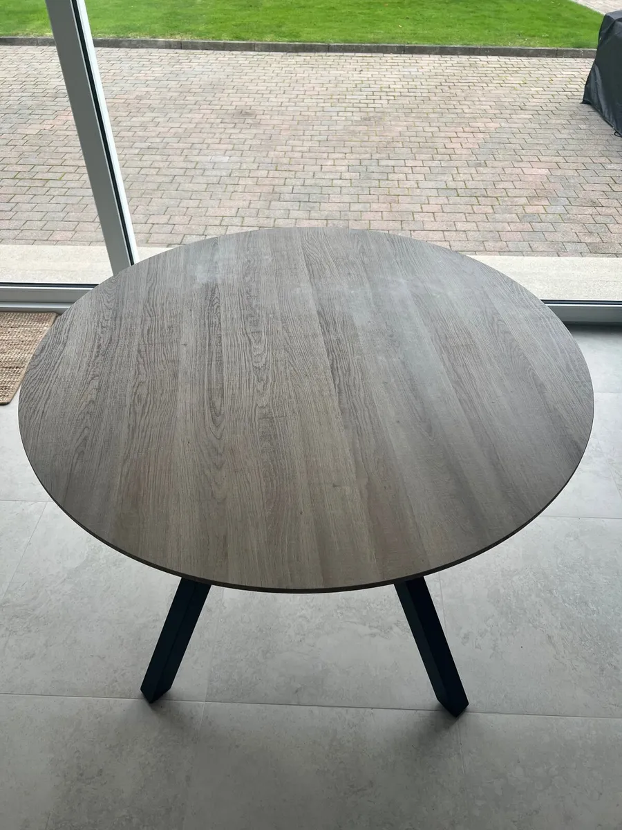 Round Dining/Kitchen Table - Image 3