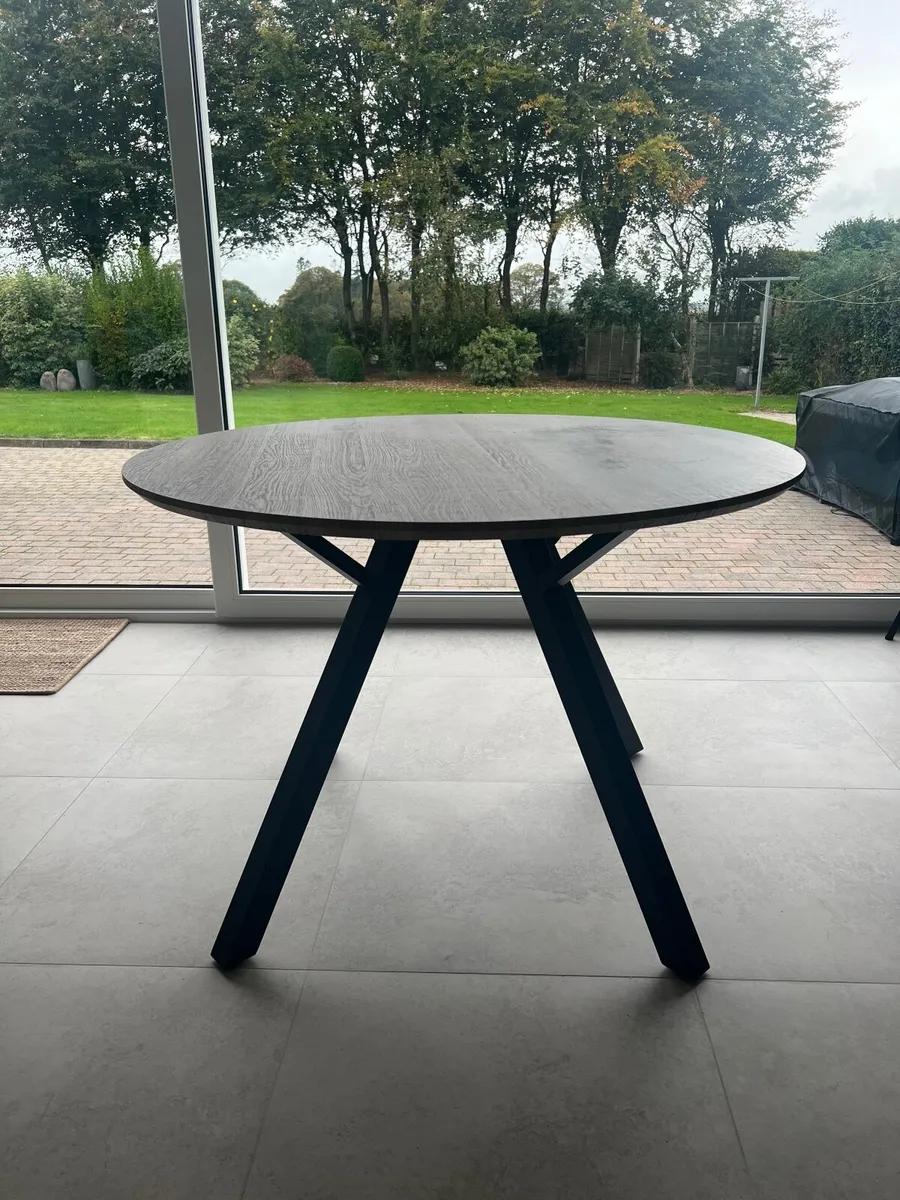 Round Dining/Kitchen Table - Image 4