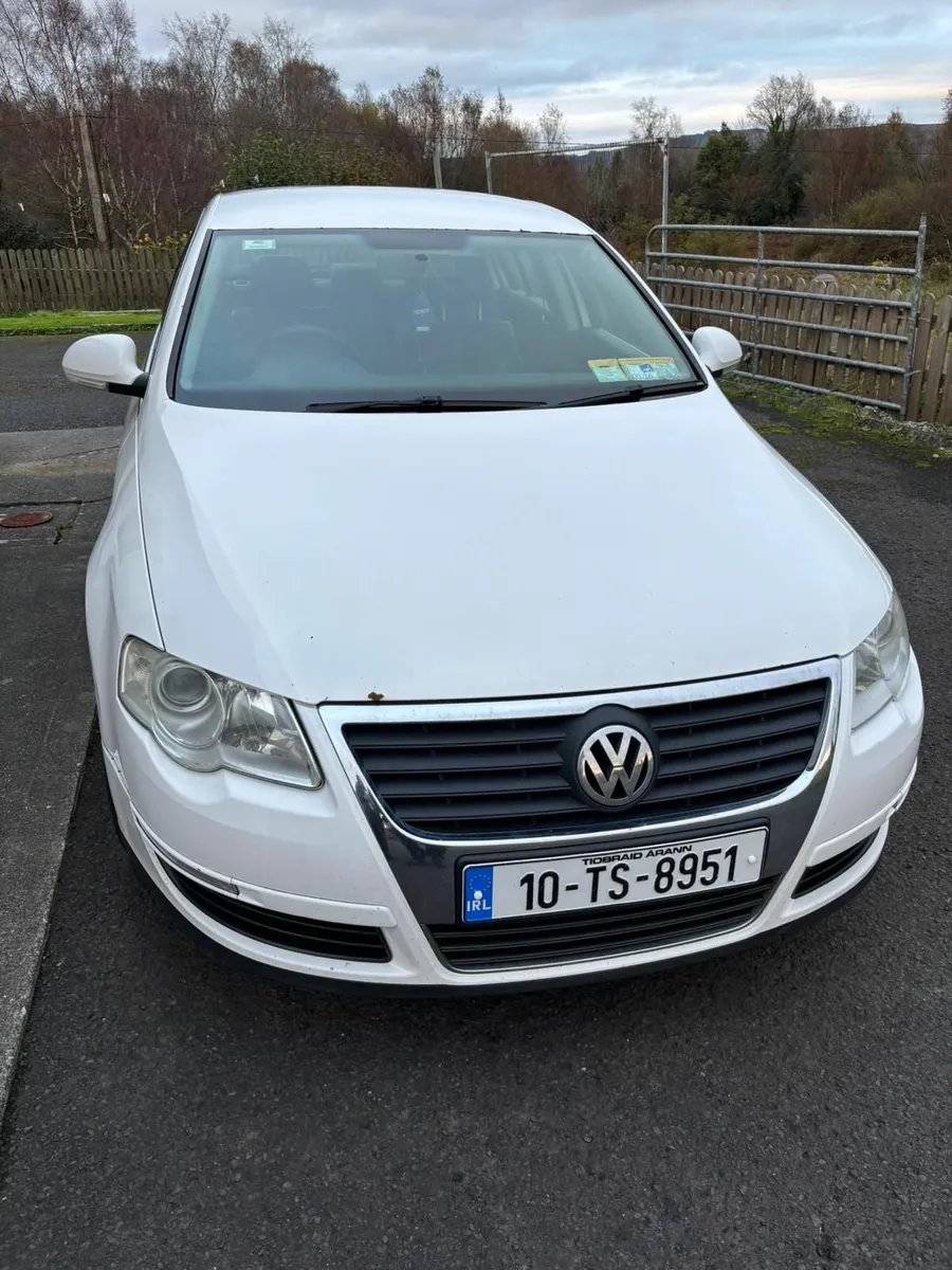 Volkswagen Passat 2010 - Image 1