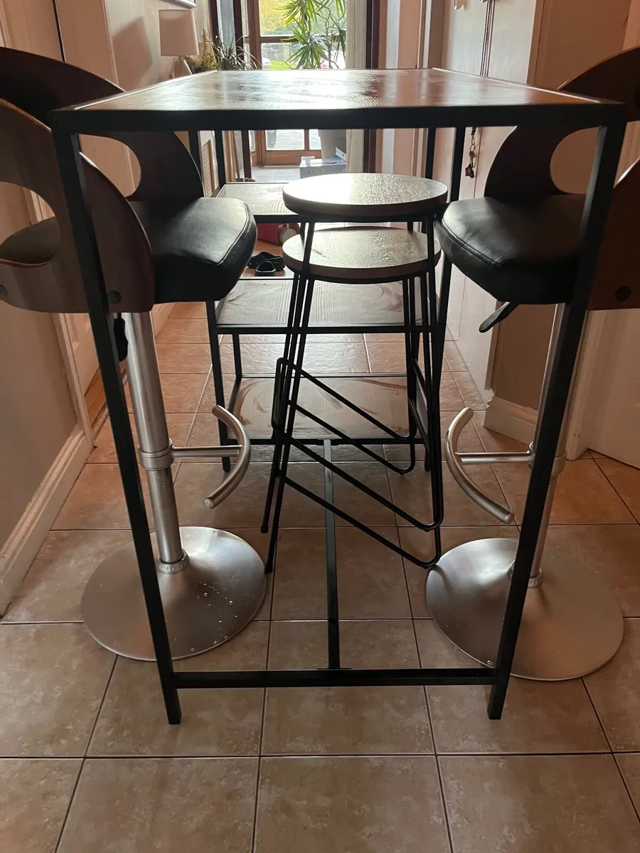 Kitchen Table and chairs - Image 2