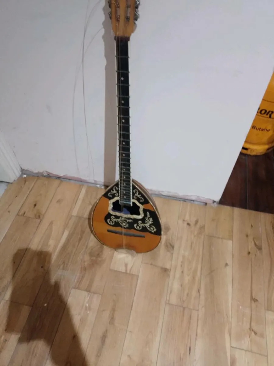 Old bouzouki - Image 1