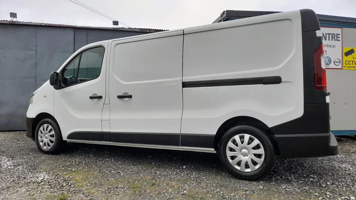 211 Renault Trafic 2.0 dci 120 business lwb - Image 3