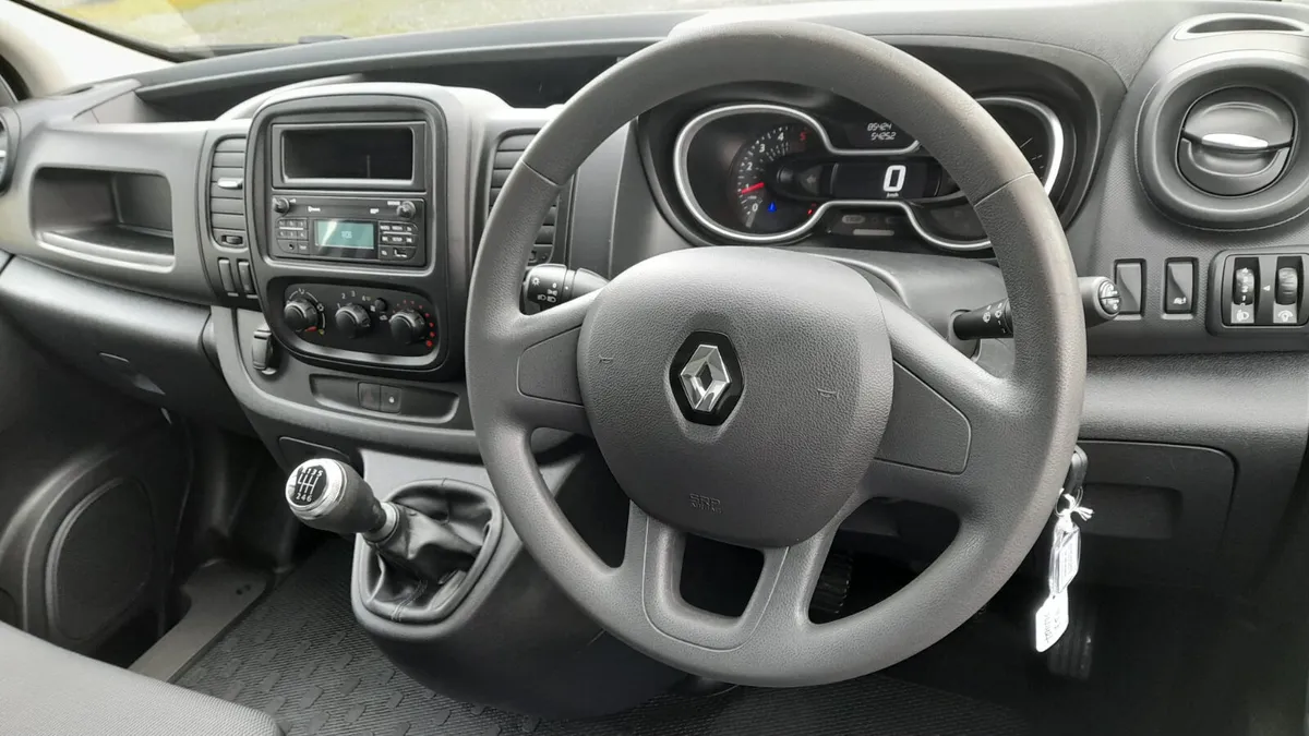 211 Renault Trafic 2.0 dci 120 business lwb - Image 4