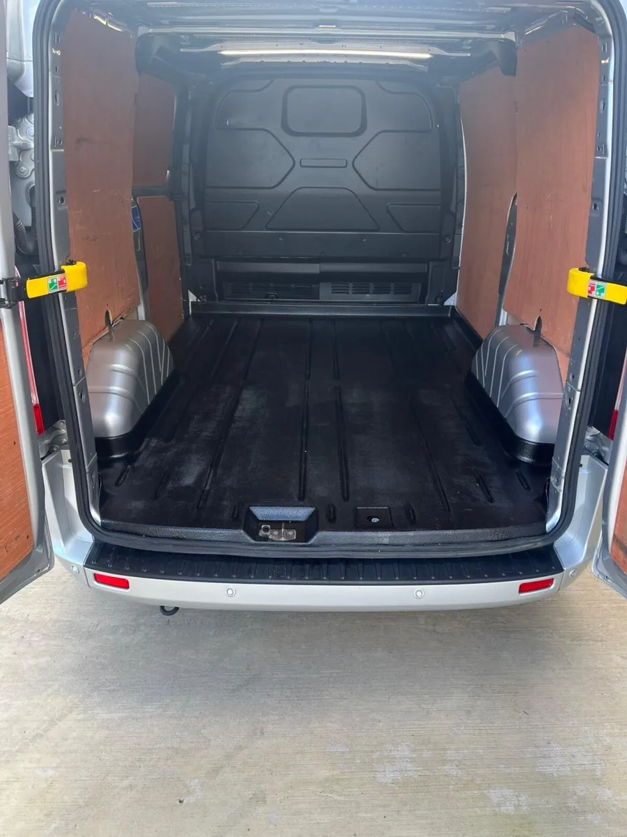 Ford Transit Custom 2023 - Image 4
