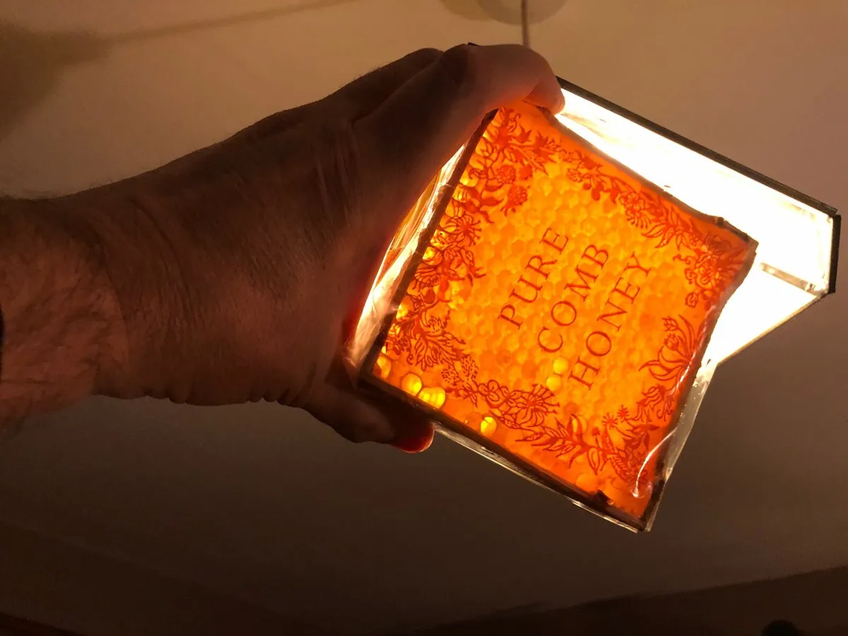 Traditional Section Honey - Image 1