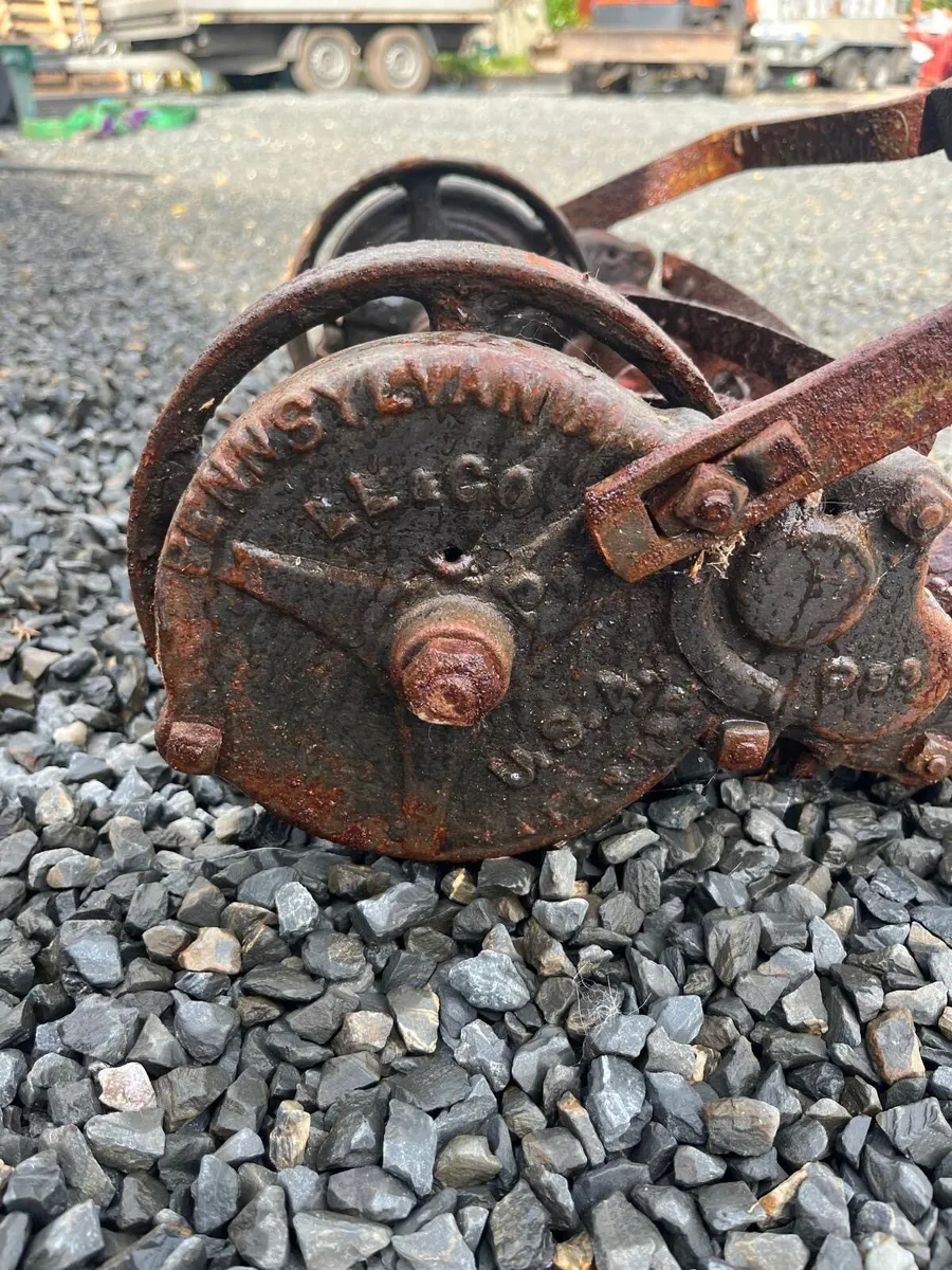 Antique lawnmower - Image 1