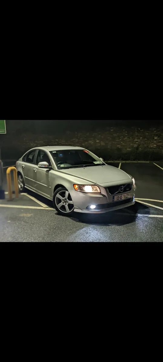 Volvo s40 R-Design D2 - Image 1