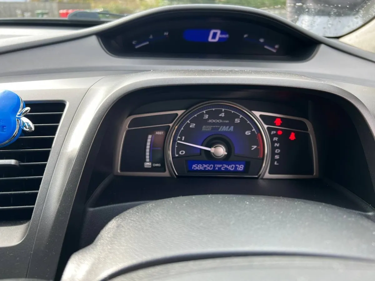 Honda Civic 2010 Low Km auto - Image 3