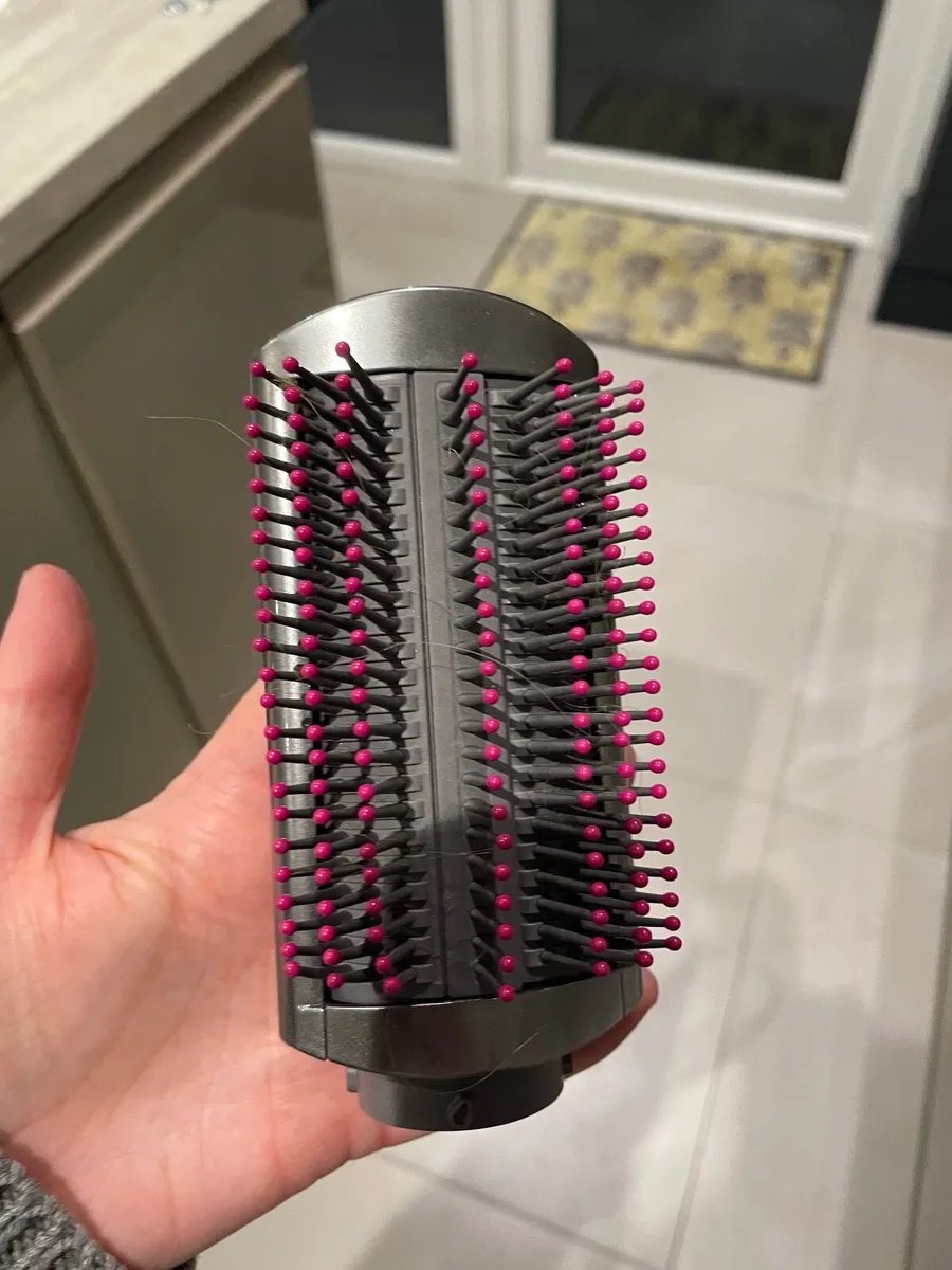 Dyson Airwrap + Case – Barely Used, Great Price! - Image 3