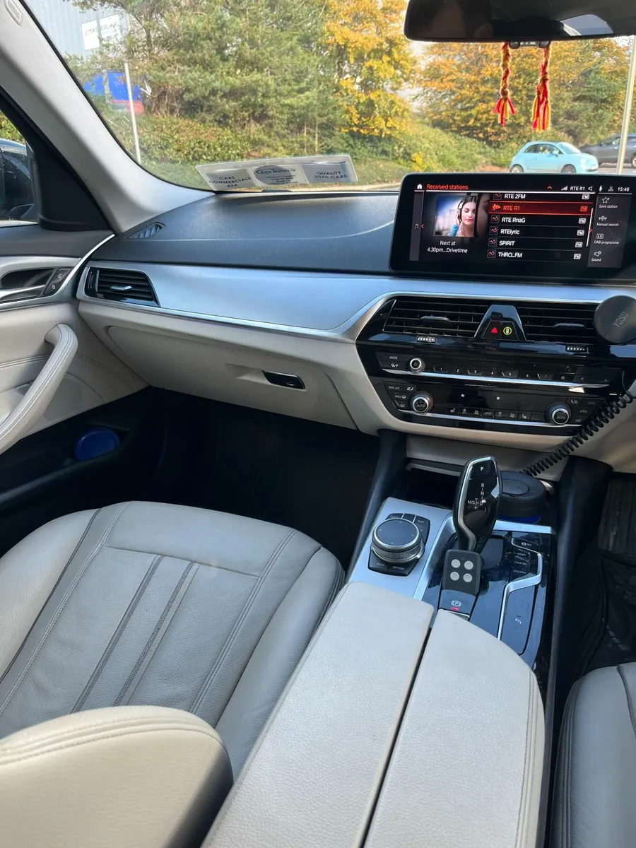 BMW 5-Series 2021 - Image 2