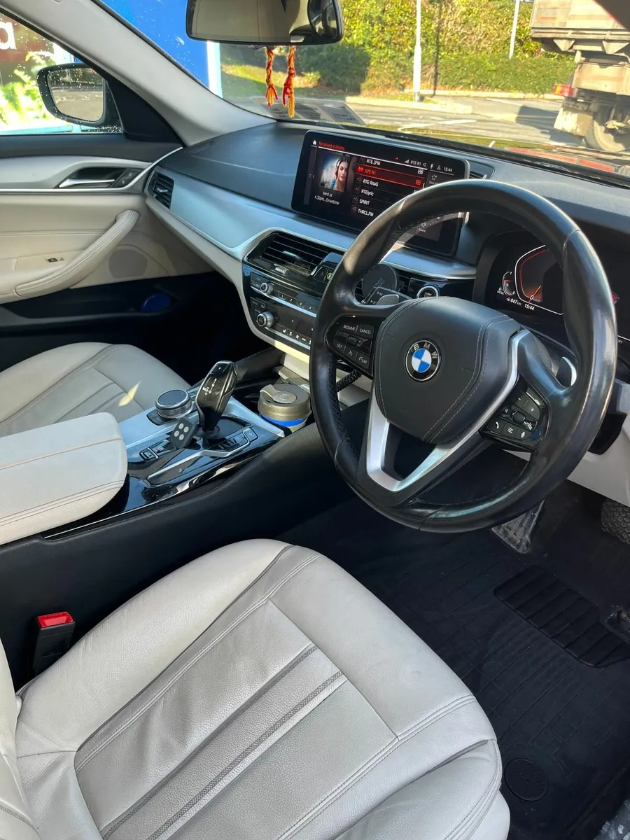 BMW 5-Series 2021 - Image 4