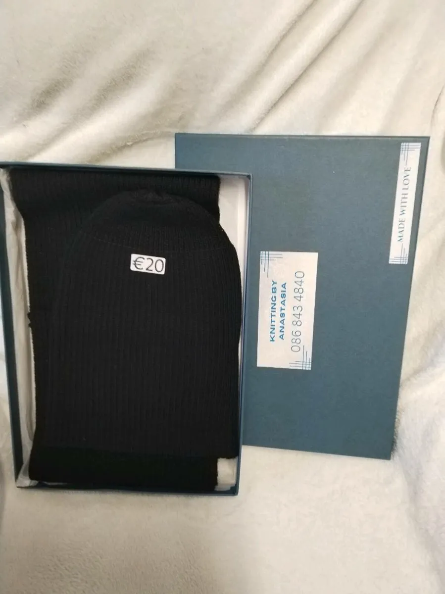 Merino wool scarf and hat set - Image 1