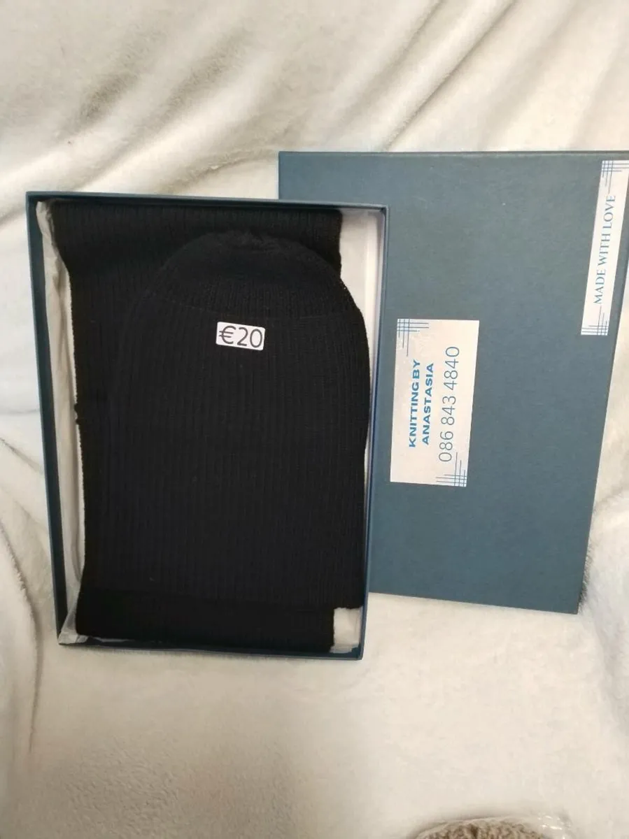 Merino wool scarf and hat set - Image 2