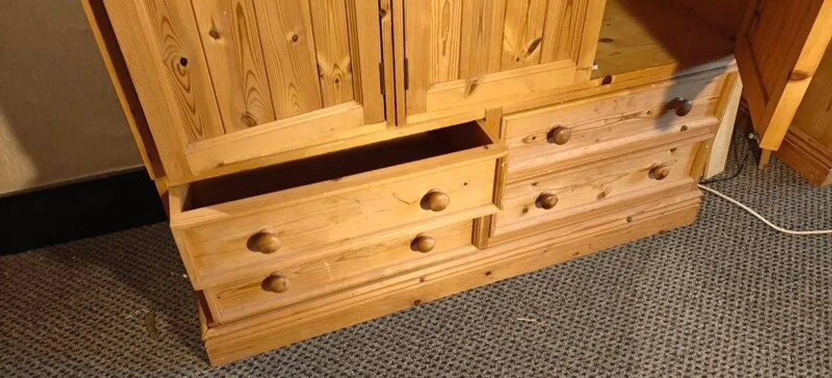 Wardrobe - Image 3