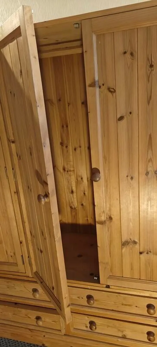 Wardrobe - Image 4