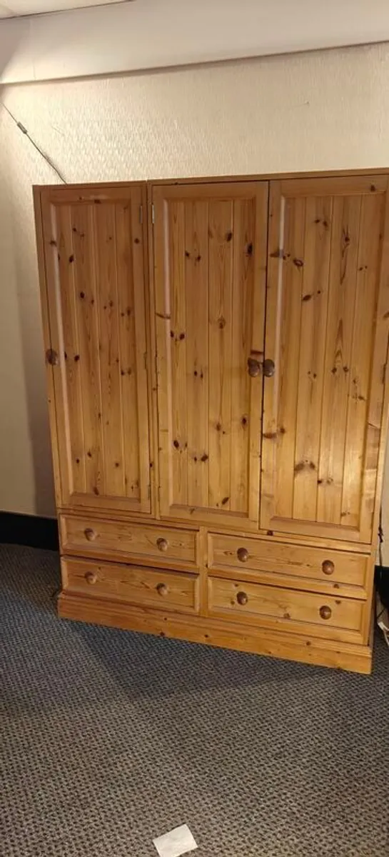 wardrobes - Image 1