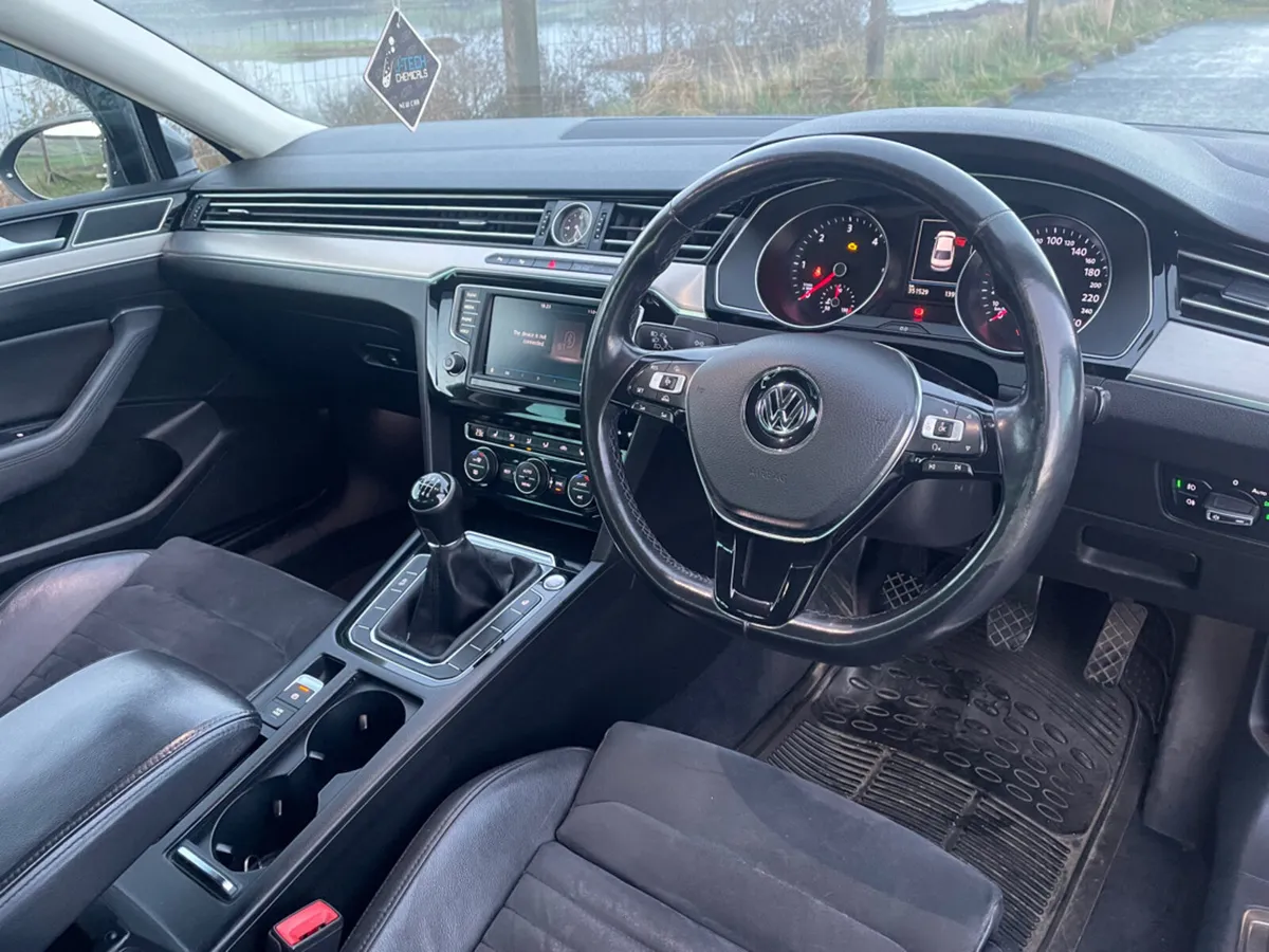 Volswagon Passat - Image 4