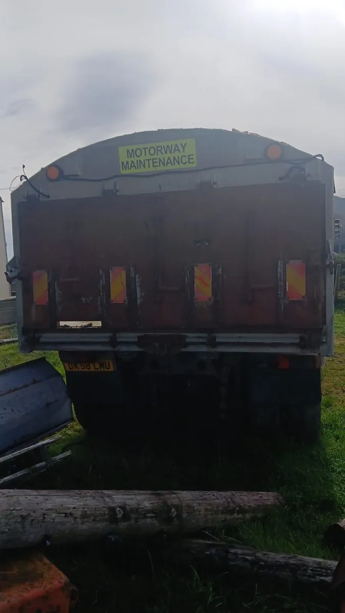 Man 6x4 tipper 2009 - Image 2