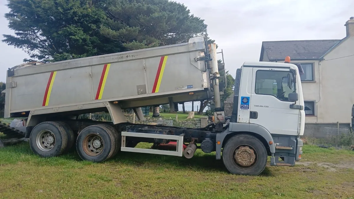Man 6x4 tipper 2009 - Image 3