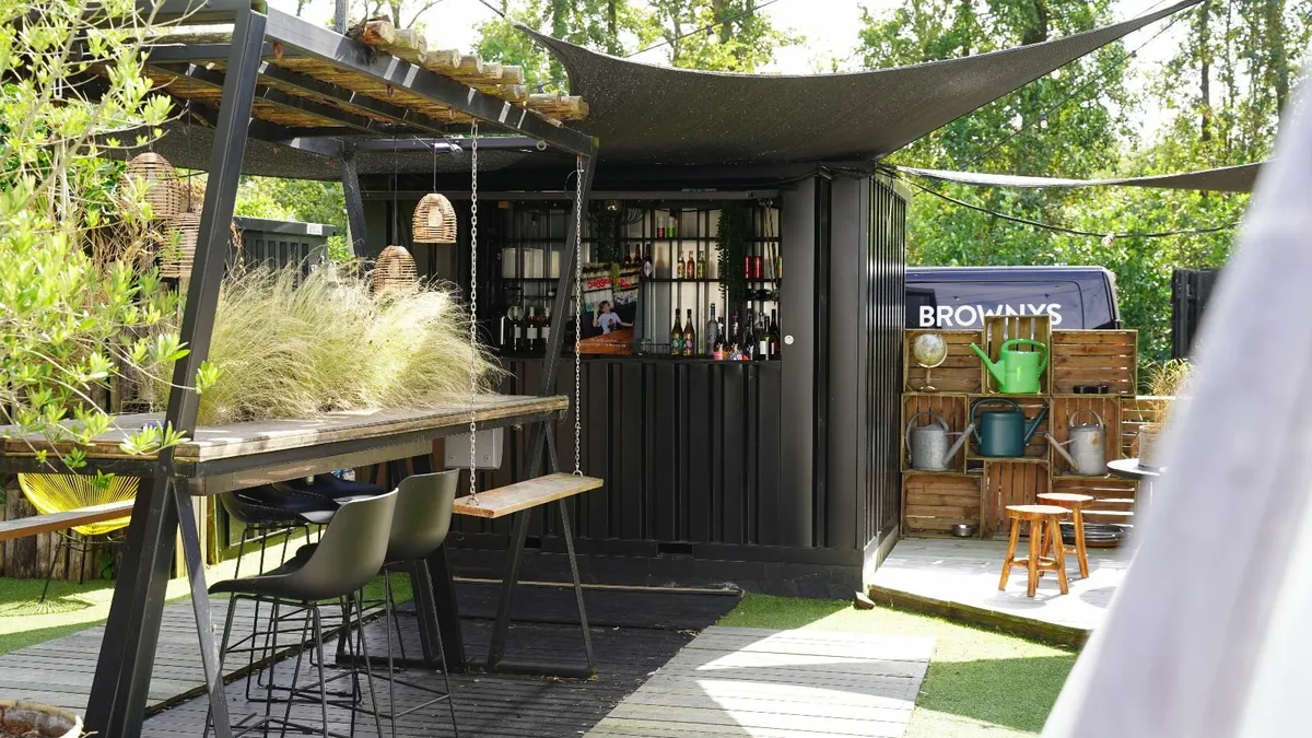 Portable Bar Container – Easy Setup Anywhere - Image 2