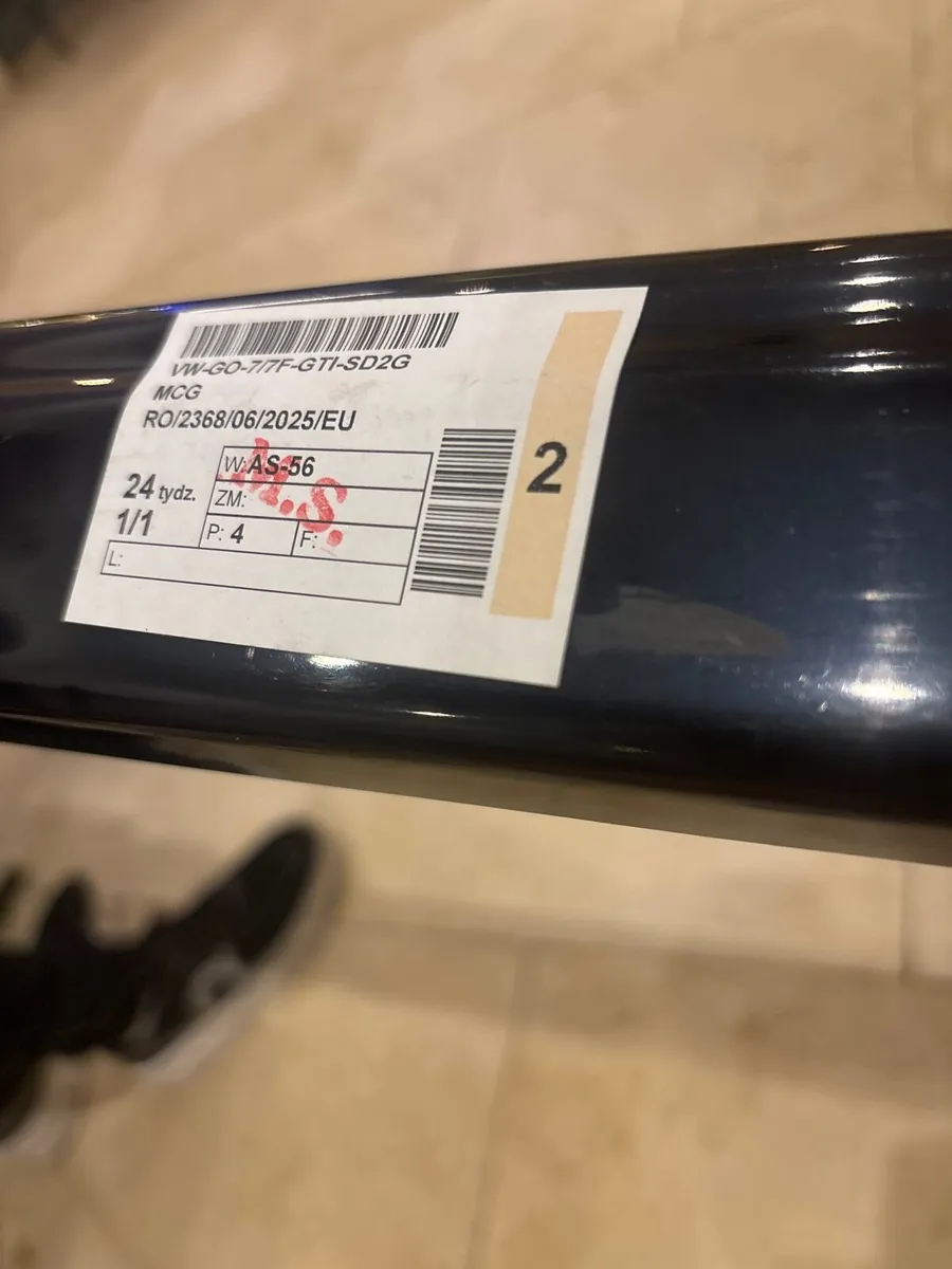 Golf mk 7  spoiler and maxton design side skirts - Image 4