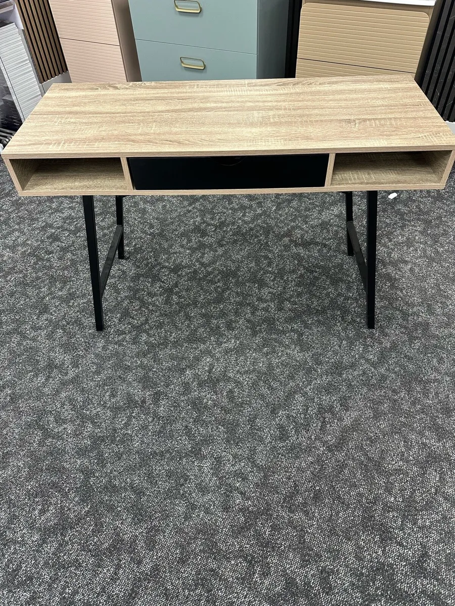 Office desk - Image 1
