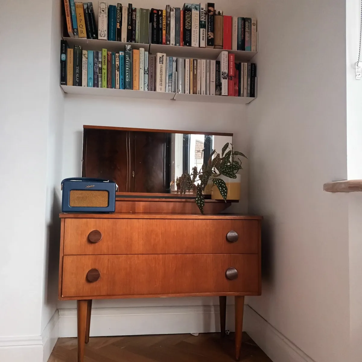 Mid century sideboard / console - Image 1