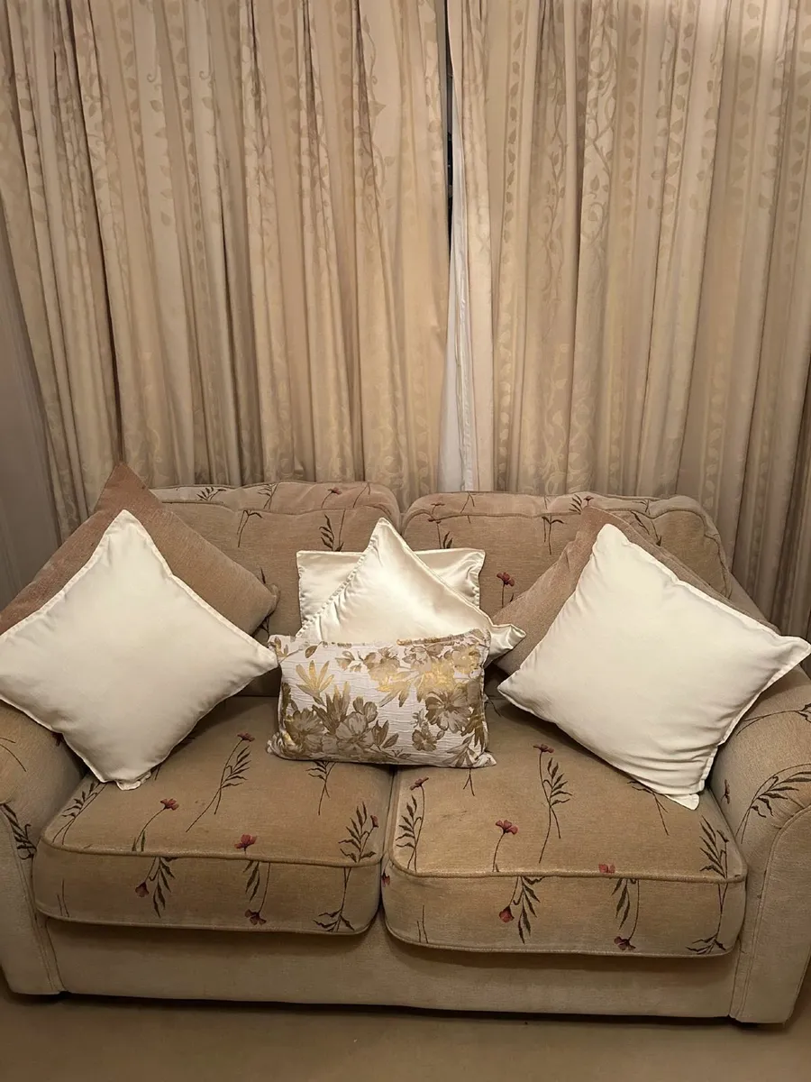 Three piece suite - Image 2
