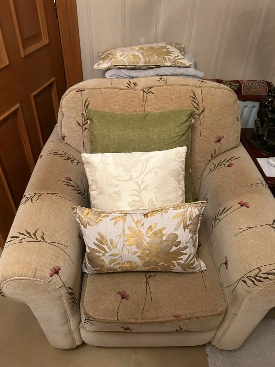 Three piece suite - Image 3
