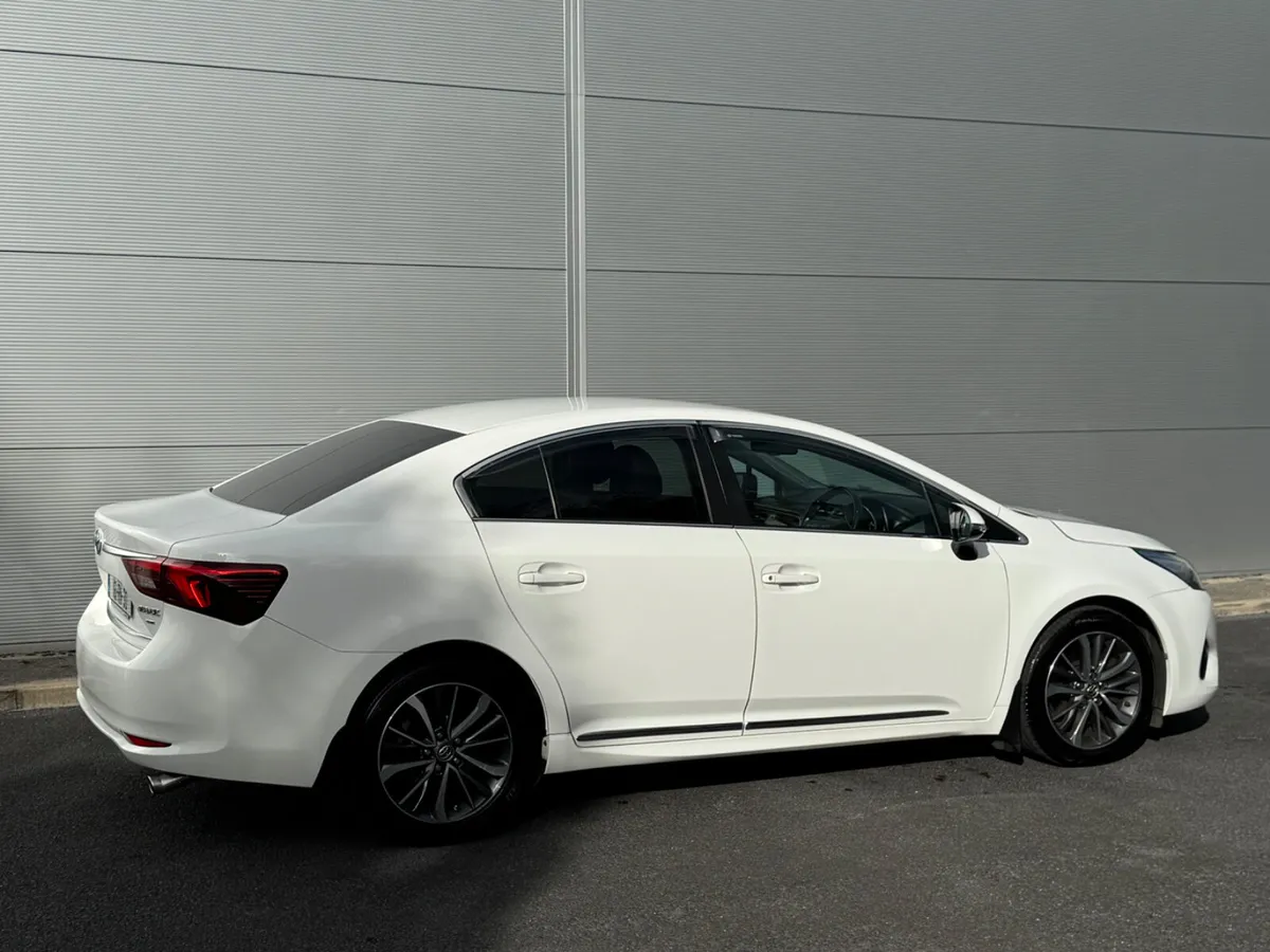 Toyota Avensis 2016 2.0 diesel - Image 4