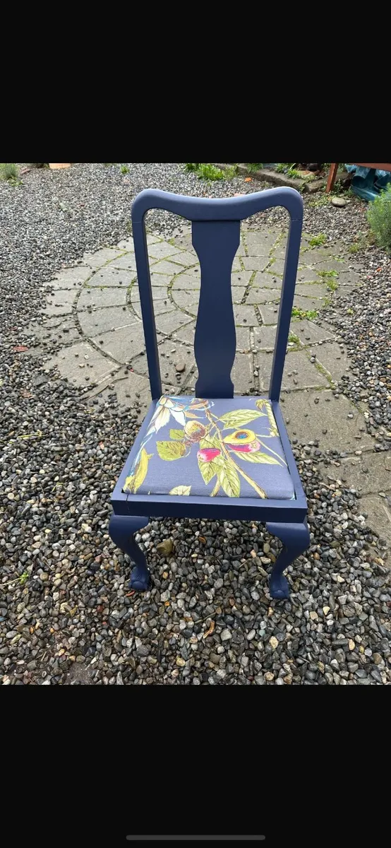 Kitchen table and chairs - Image 3