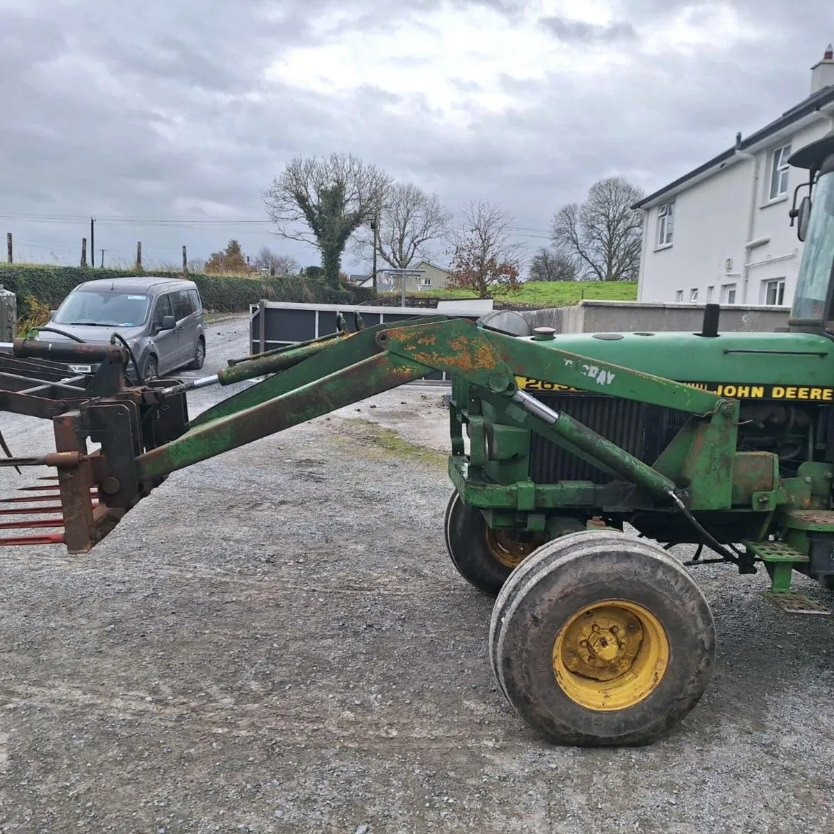 Tractor front loader with grab - Image 1