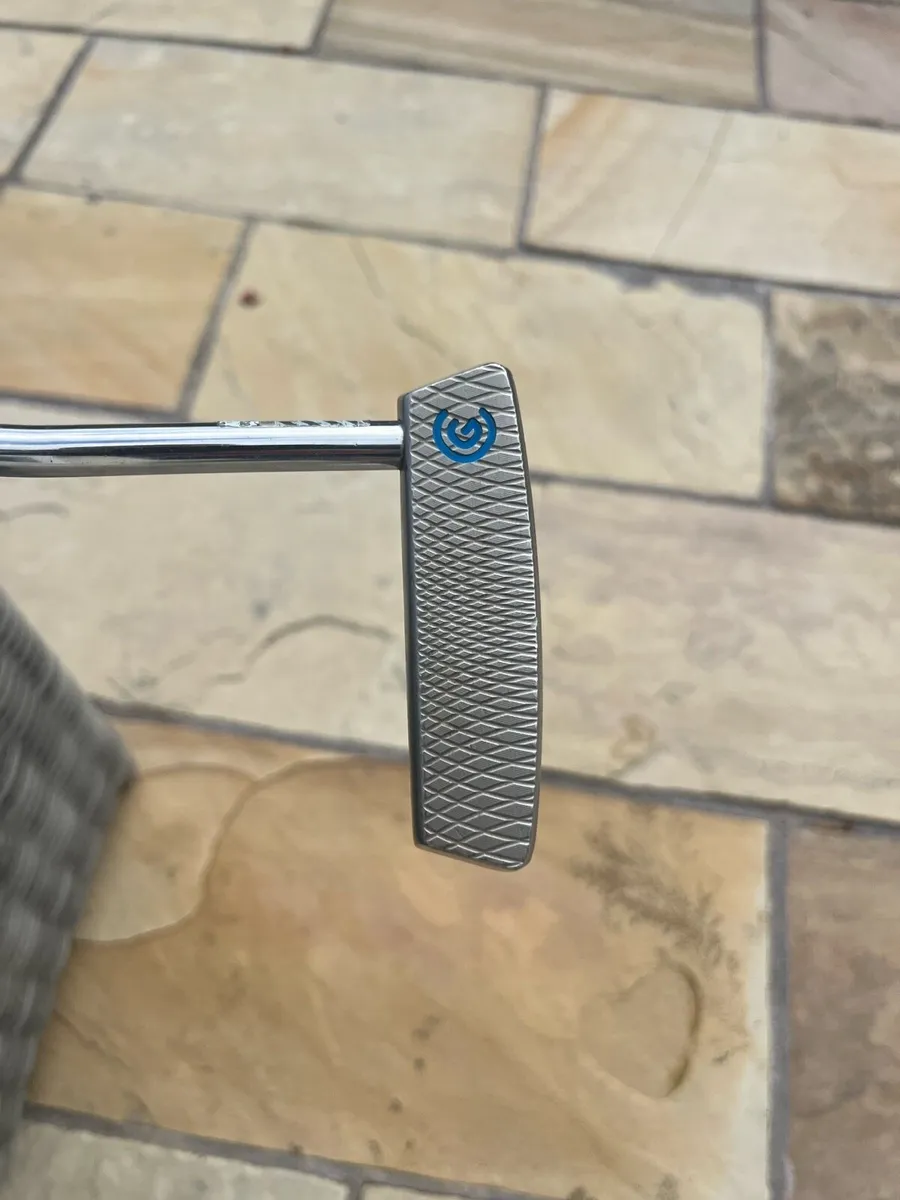 Cleveland Huntington Beach Putter - Image 3