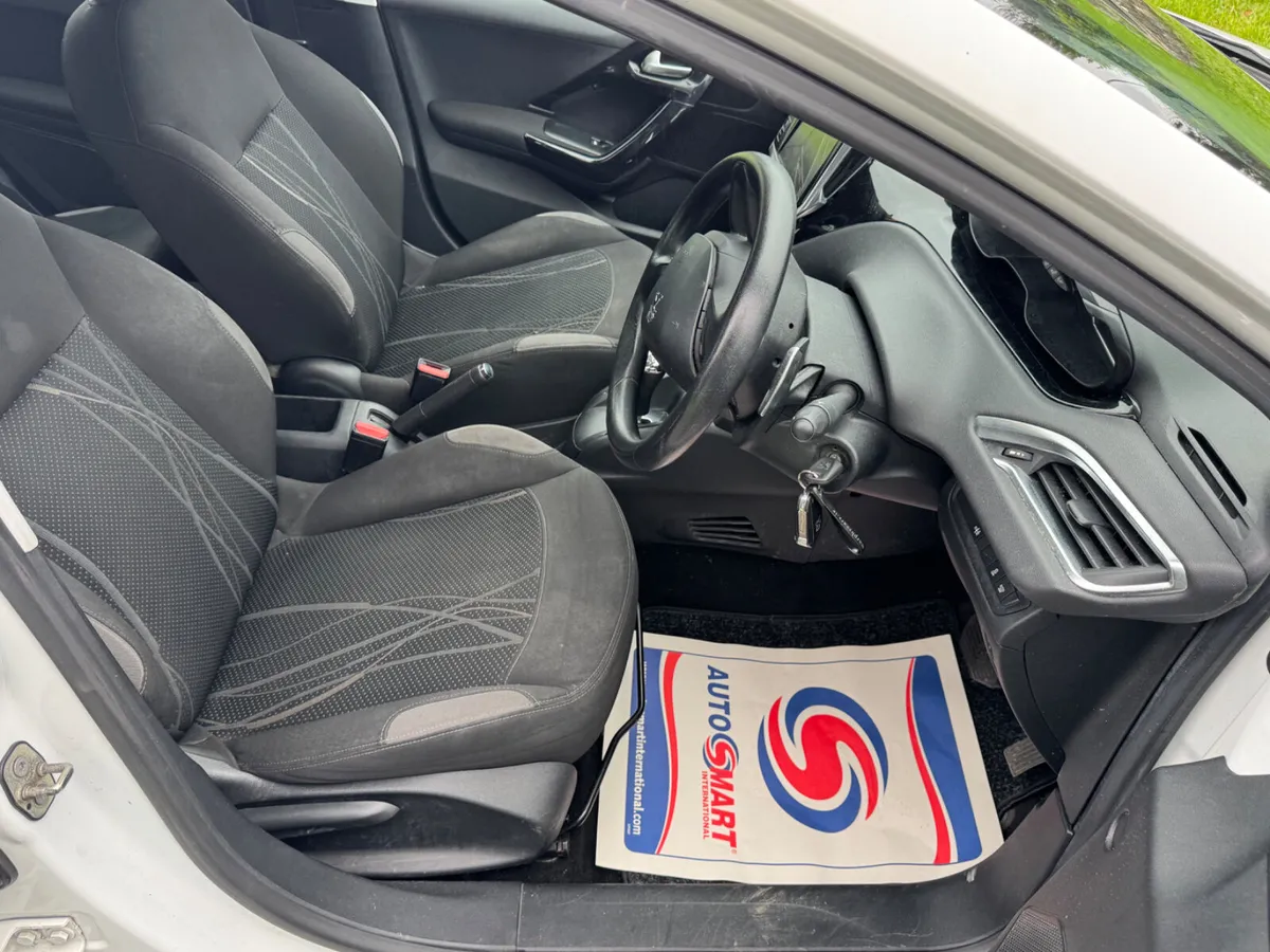 Peugeot 208 2013. Auto - Image 3
