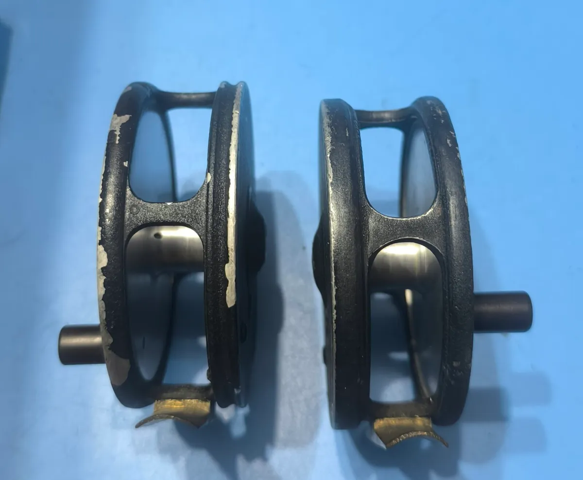 Pair of vintage fly fishing trout reels - Image 3