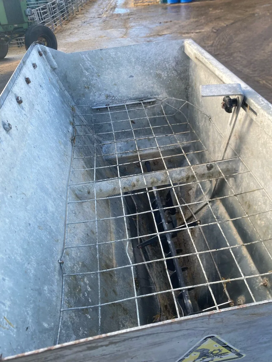 Broderick sawdust cubicle bedder - Image 4