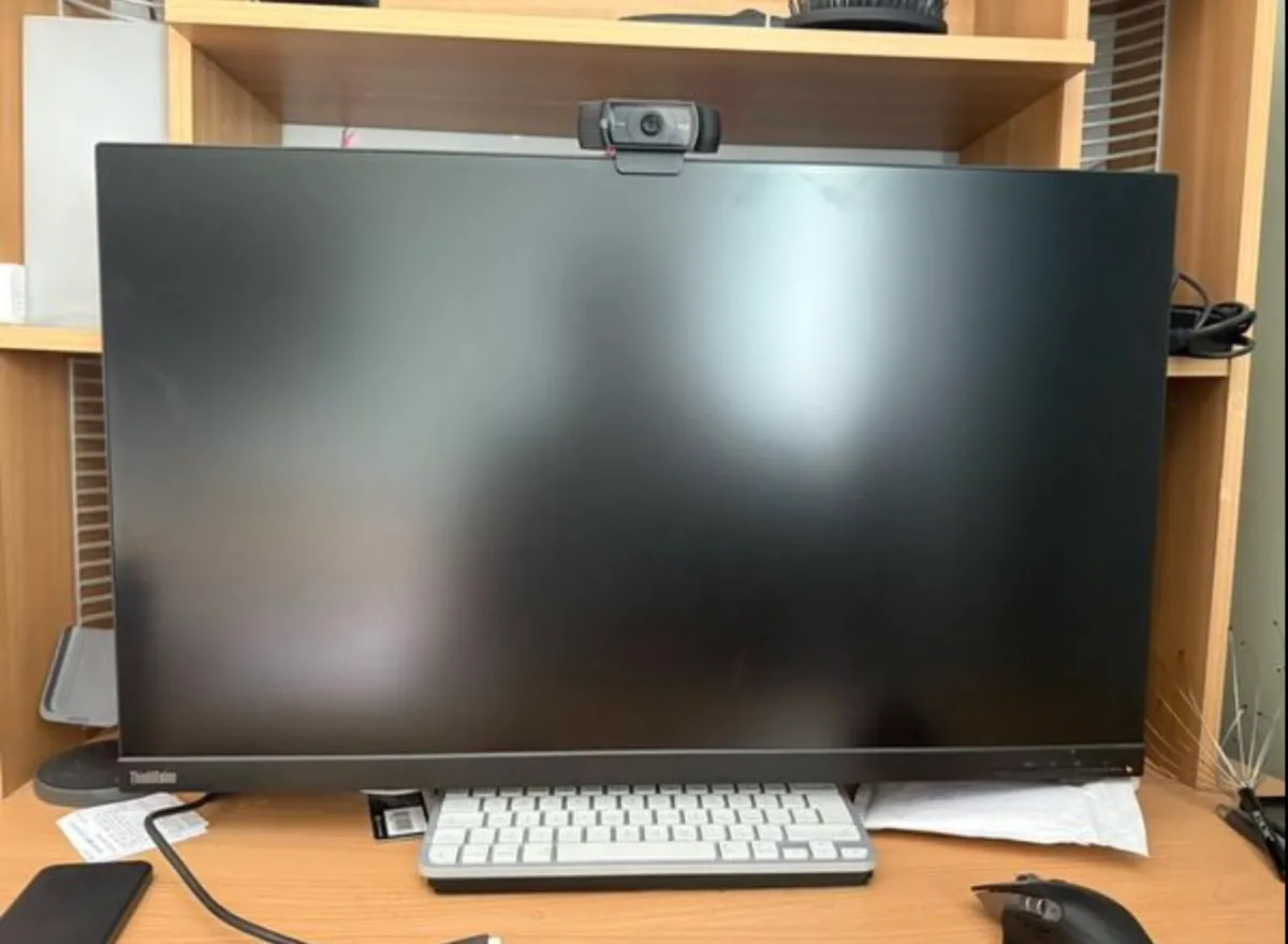 Lenovo monitor available - Image 1
