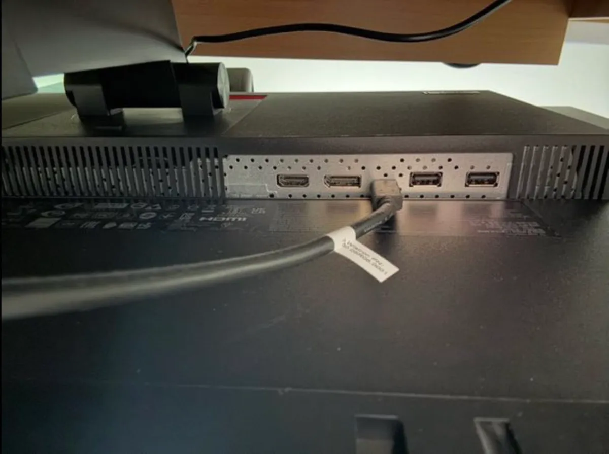 Lenovo monitor available - Image 2