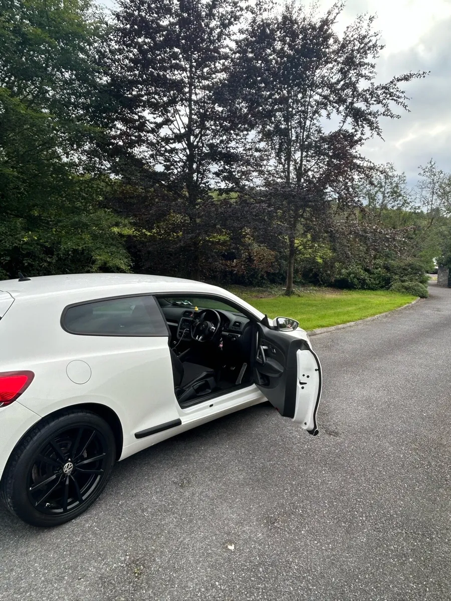 2014 Volkswagen Scirocco 2L Diesel - Image 3