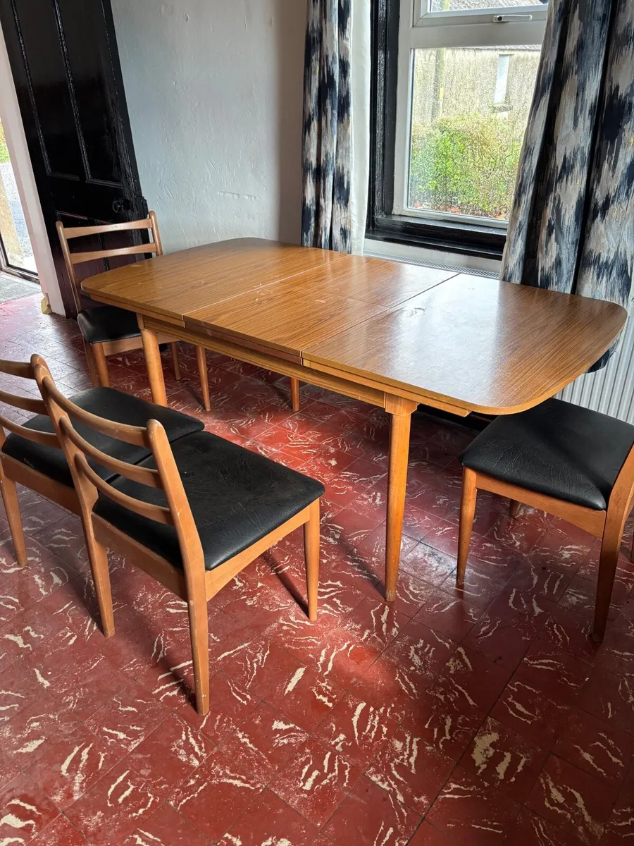 Table and chairs sideboard coffe table - Image 4