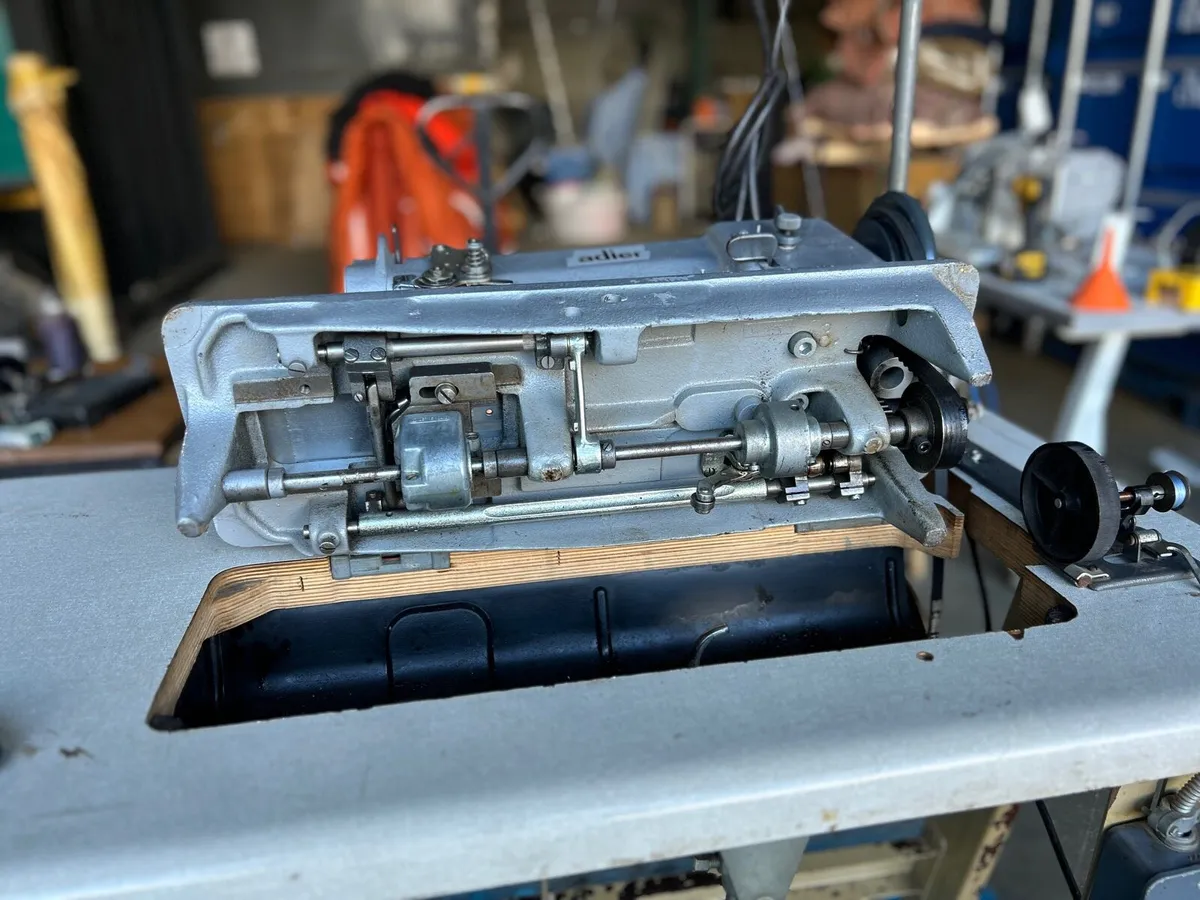 Adler 167 walking foot leather sewing machine - Image 4