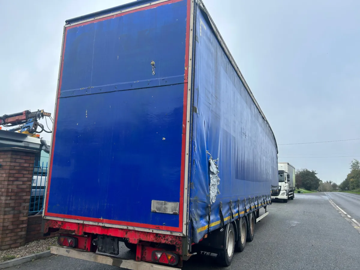 2016 45ft step frame Curtainsider 4.36 high - Image 4