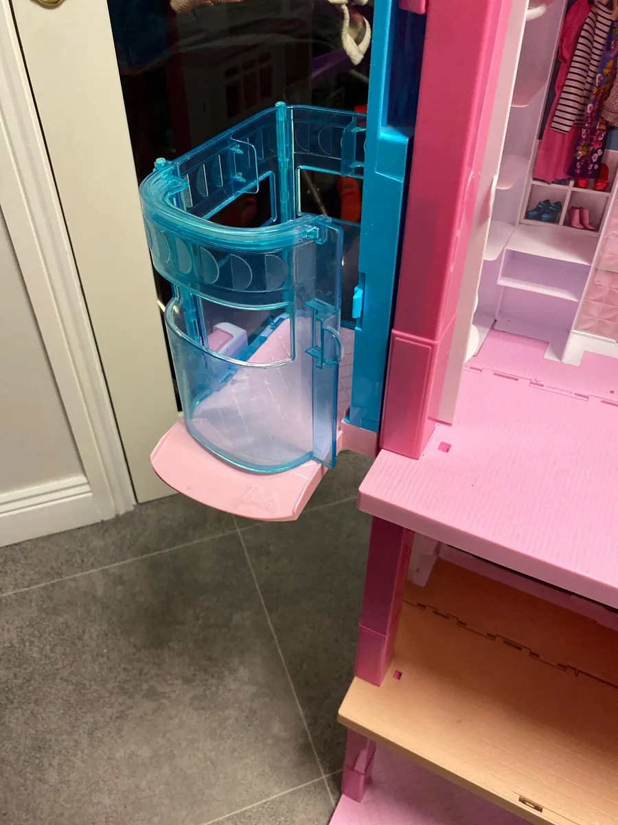 Barbies dream home - Image 1
