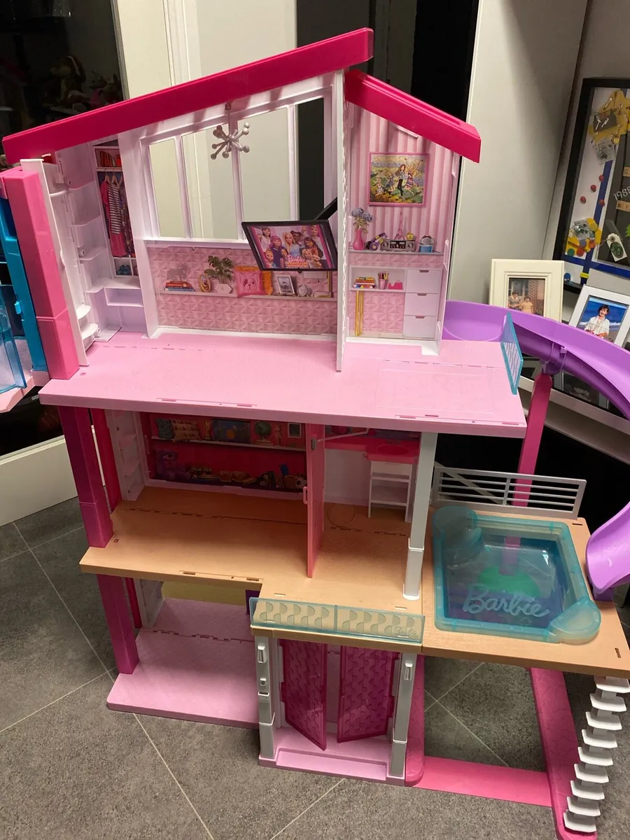 Barbies dream home - Image 2