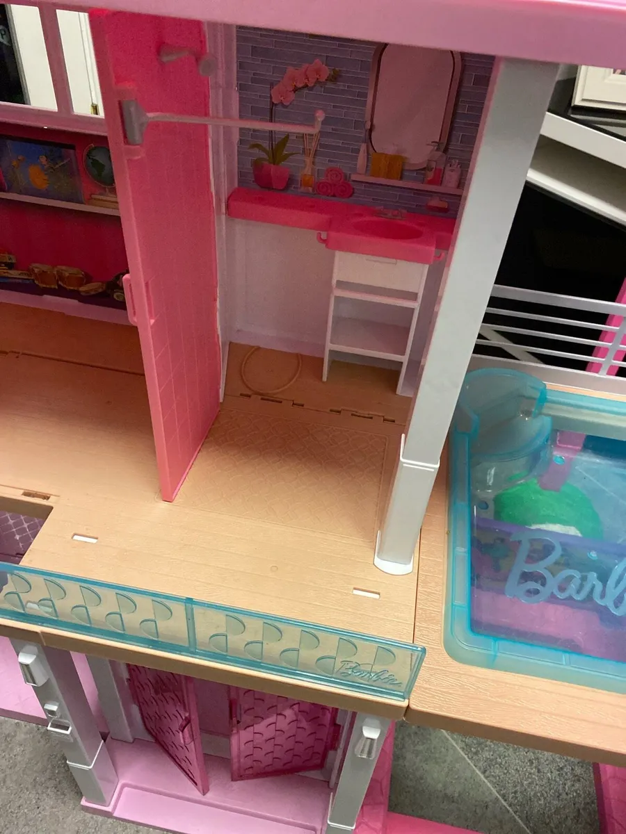 Barbies dream home - Image 4