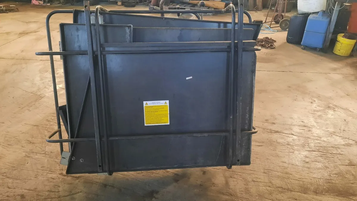 Vandel security guard cover- track machine digger - Image 3