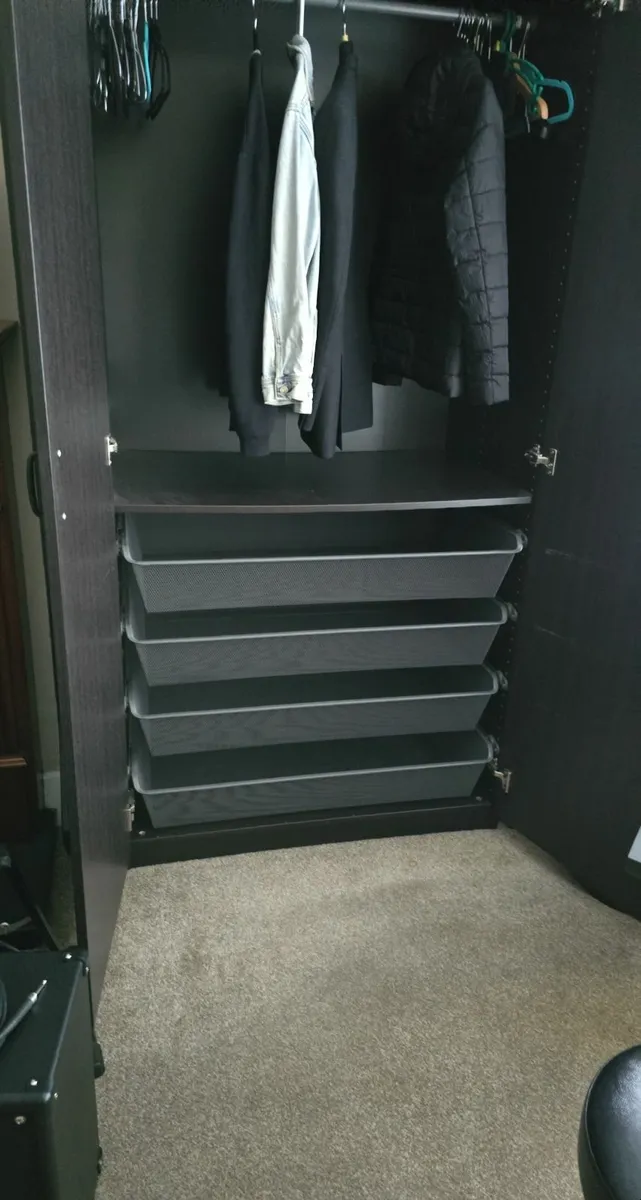 Wardrobe with basket drawers - Image 2