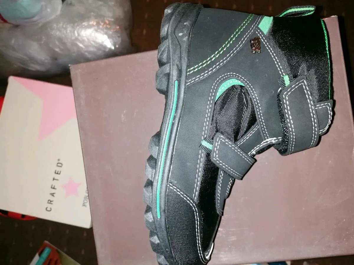Boys trainers - Image 1