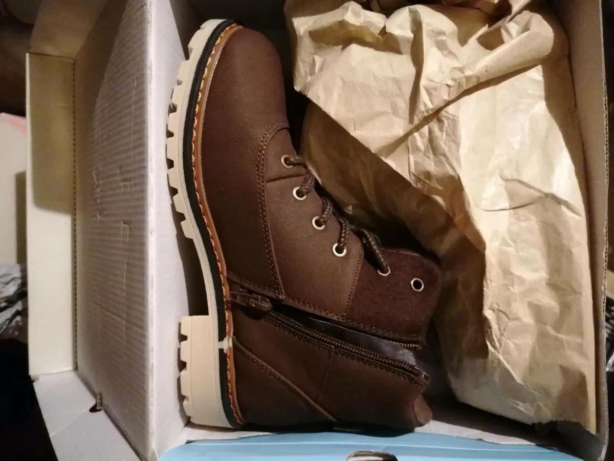 Boys trainers - Image 3